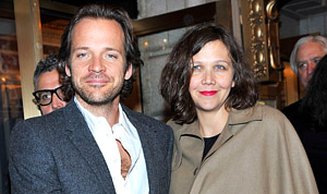1334271016_peter sarsgaard maggie gyllenhaal 178