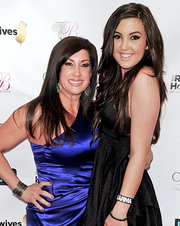 1335816664_jacqueline laurita ashlee holmes 350