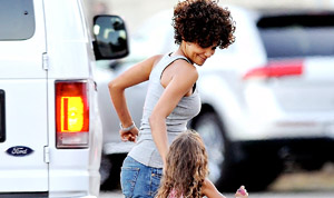 1342790980_halle berry nahla aubry 178