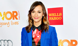 1354811591_rashida jones 178
