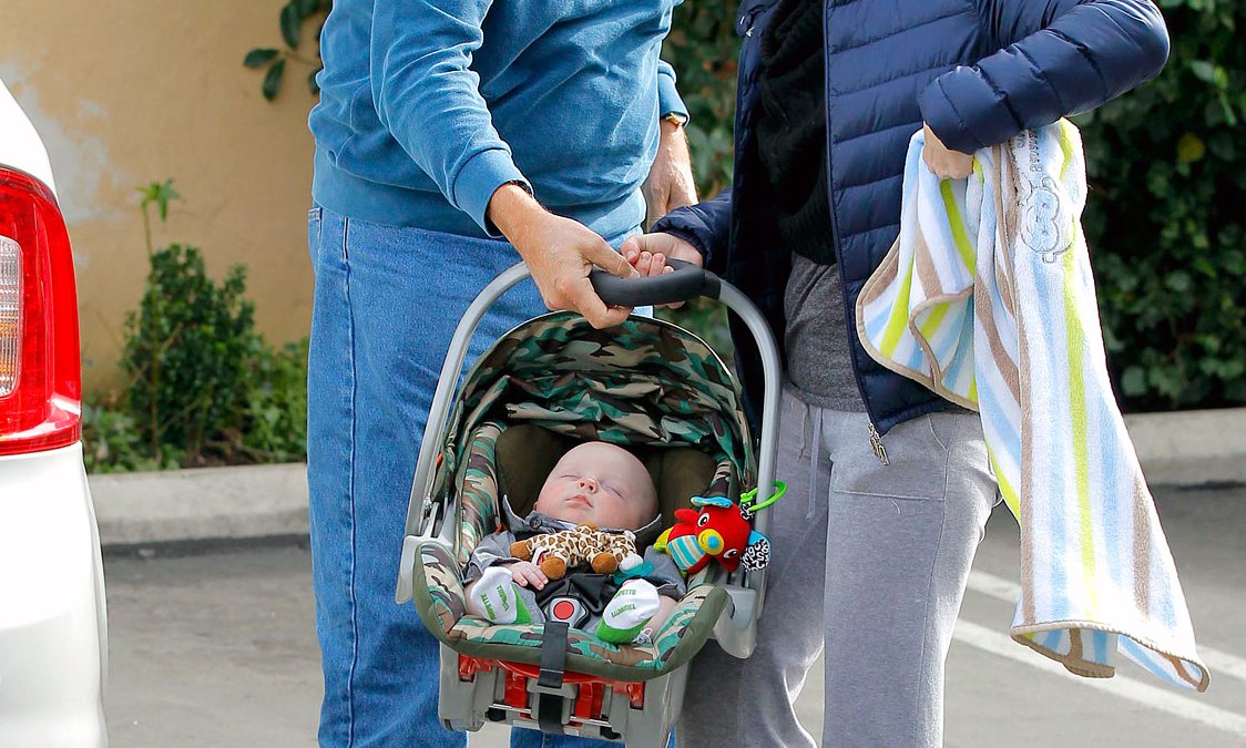 1359559371_anna faris baby jack zoom