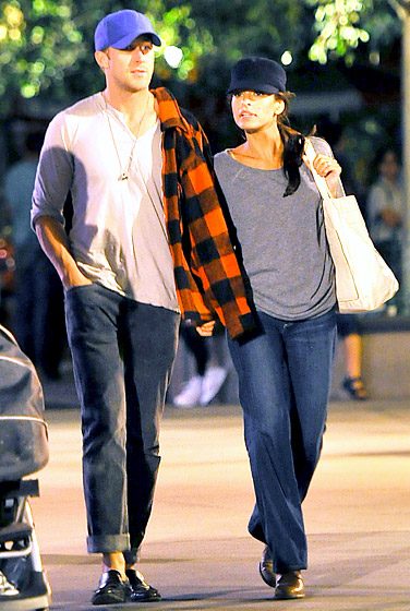 1362418982_ryan gosling eva mendes september 3 2011