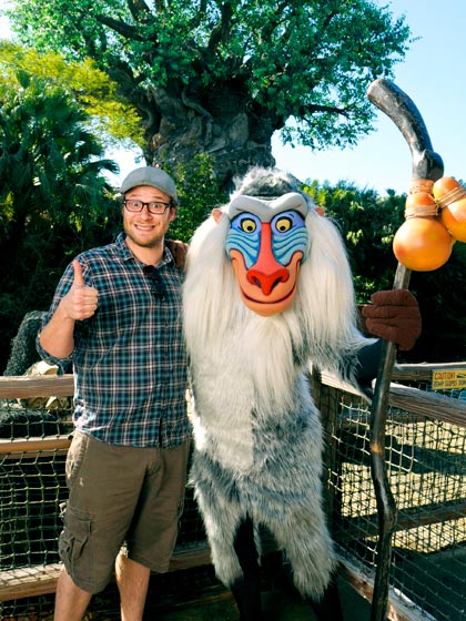 1363714197_134131573_seth rogen celebs at disney 560 3