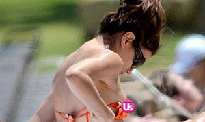 1365436716_eva longoria nip slip 300