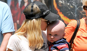 1370456412_anna faris baby jack 300