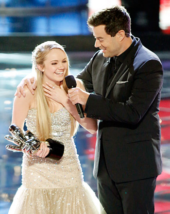 1371655716_danielle bradbery ryan seacrest 441