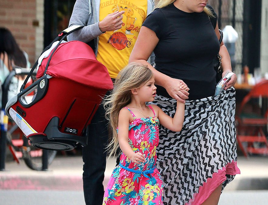 Busy Philipps shows off her post-baby body and daughter Cricket.