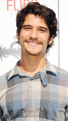 1375108906_tyler-posey-402.jpg?w=225&h=4