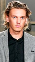 1375923197_130975004_jamie-campbell-bower-402