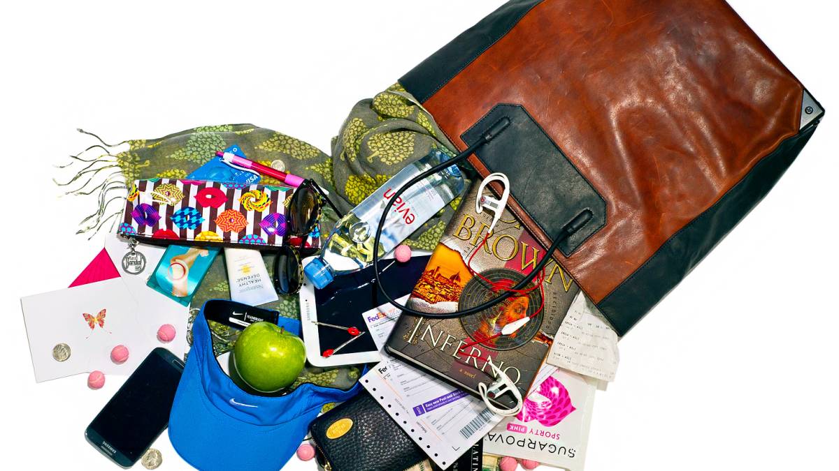 Tennis star Maria Sharapova empties out her purse for Us
