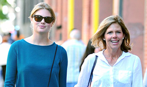 1378473616_kate upton mom 300