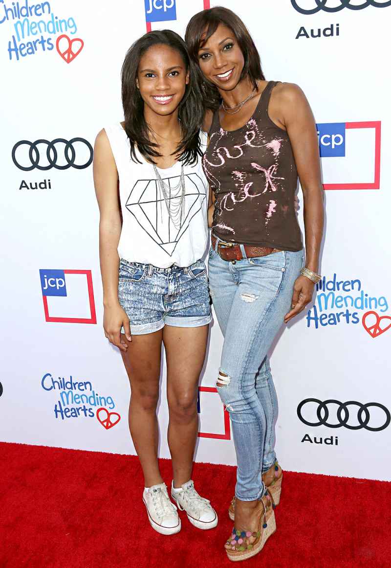 1379618344_holly robinson peete zoom