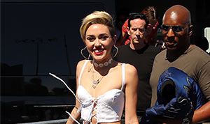 1379802620_miley cyrus h