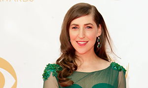 1379891756_2013 emmy awards mayim bialik_4