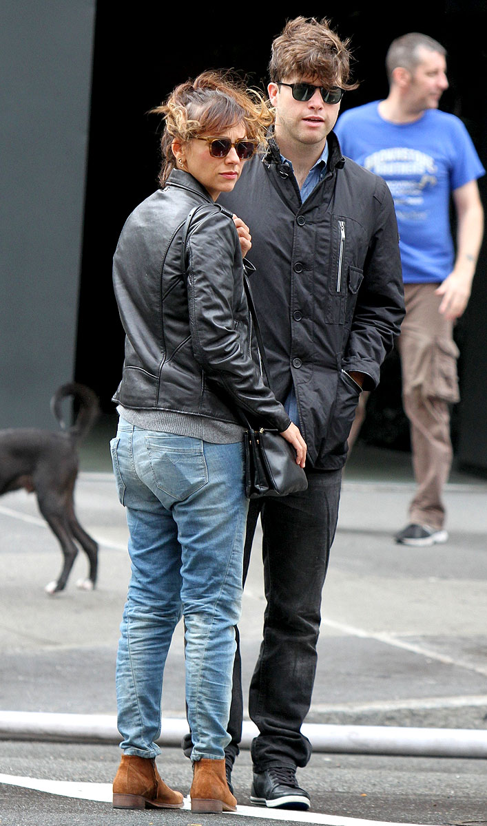 Rashida Jones and boyfriend Colin Jost in NYC on Oct 9