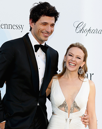 1381708643_kylie minogue andres valencoso split_3