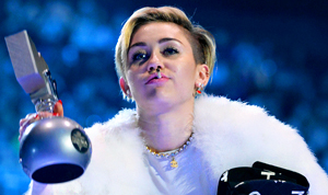 1384457635_187612126_miley cyrus 300