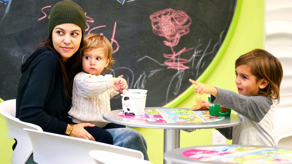 Kourtney Kardashian took Mason and Penelope to Menchies Frozen Yogurt