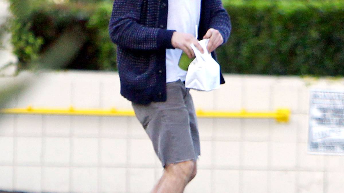 Zac Efron skateboarding on Nov 26, 2013