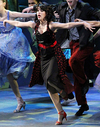 1386613008_lourdes leon 441