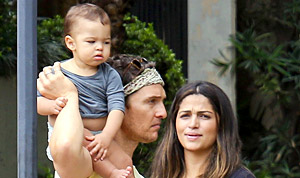 1387817572_livingston matthew mcconaughey camila alves 300