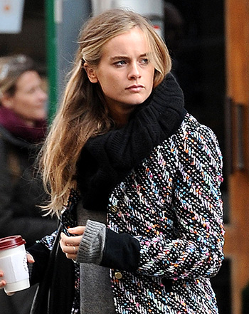 1390329618_cressida bonas prince harry 441