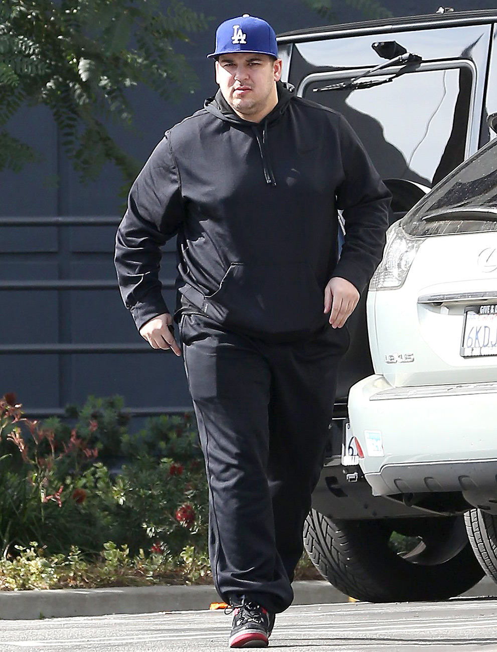Rob Kardashian Continues Weight Loss Battle, Steps Out Post-Gym