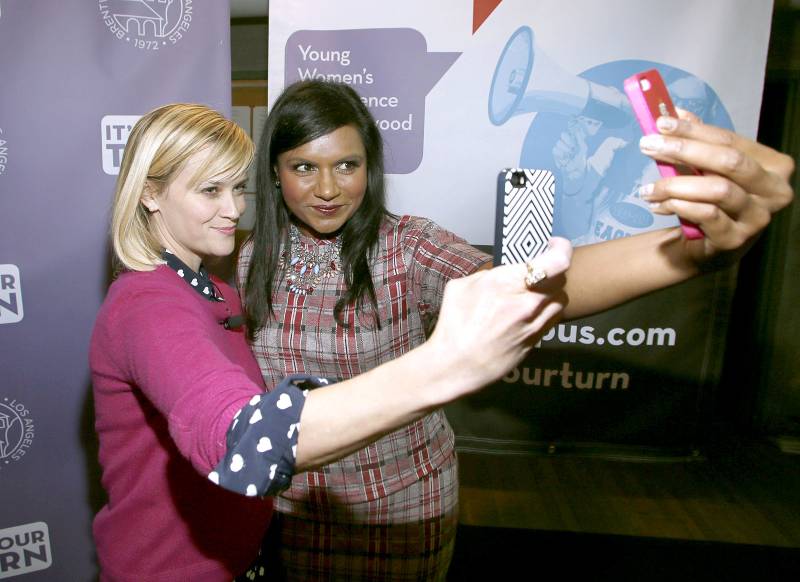 1392748697_reese witherspoon mindy kaling zoom