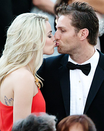 1395068067_nikki ferrell juan pablo kissing 441