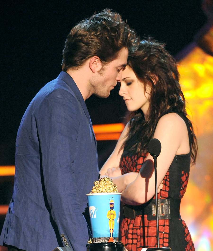 1396629469_robert pattison kristen stewart 2009 zoom