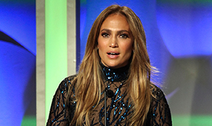 1397408293_jennifer lopez glaad gay aunt_
