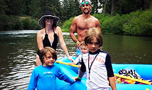 1404337367_melissa joan hart family 178