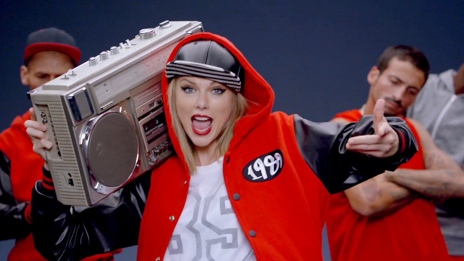 Включи новое видео песня. Taylor Swift Shake it off. Музыкальные видеоклипы. Музыкальная фотосессия. Клипы фото.