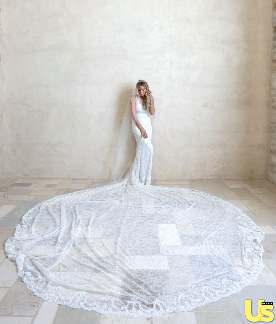 1412188985_lauren conrad wedding dress zoom 055106cd edbf 4aad 9111 013138f3a93f