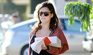 1412621232_rachel bilson bump 300