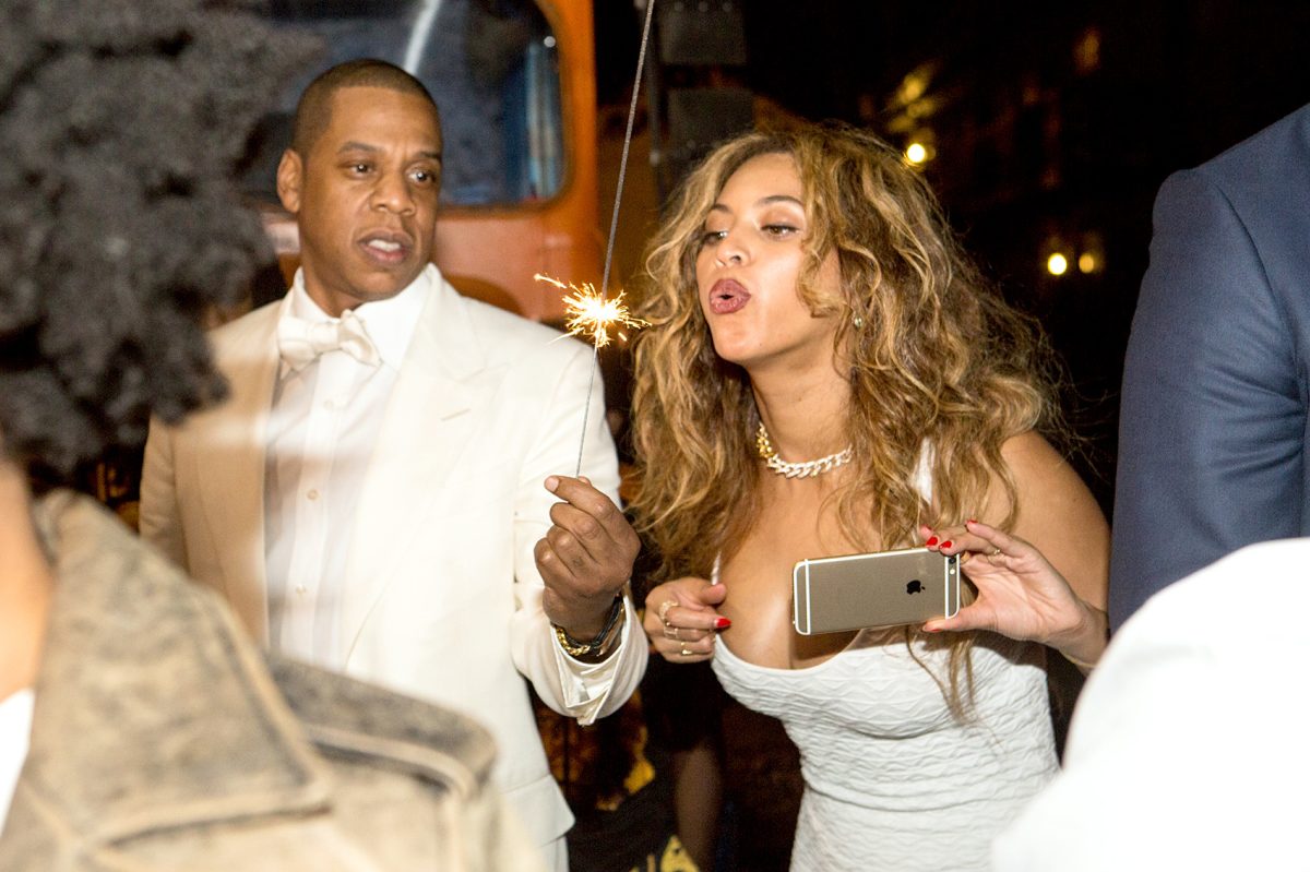 Throwback Photo of Beyoncé, Jay-Z at BET Awards Goes Viral—'Iconic
