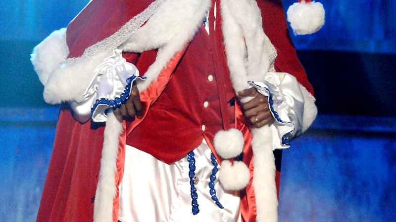 'Tis the Season! Stars Dressed as Santa