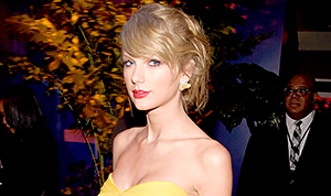 Taylor Swift Pops in Yellow Dress at 2015 Golden Globes With Lorde | Us  Weekly