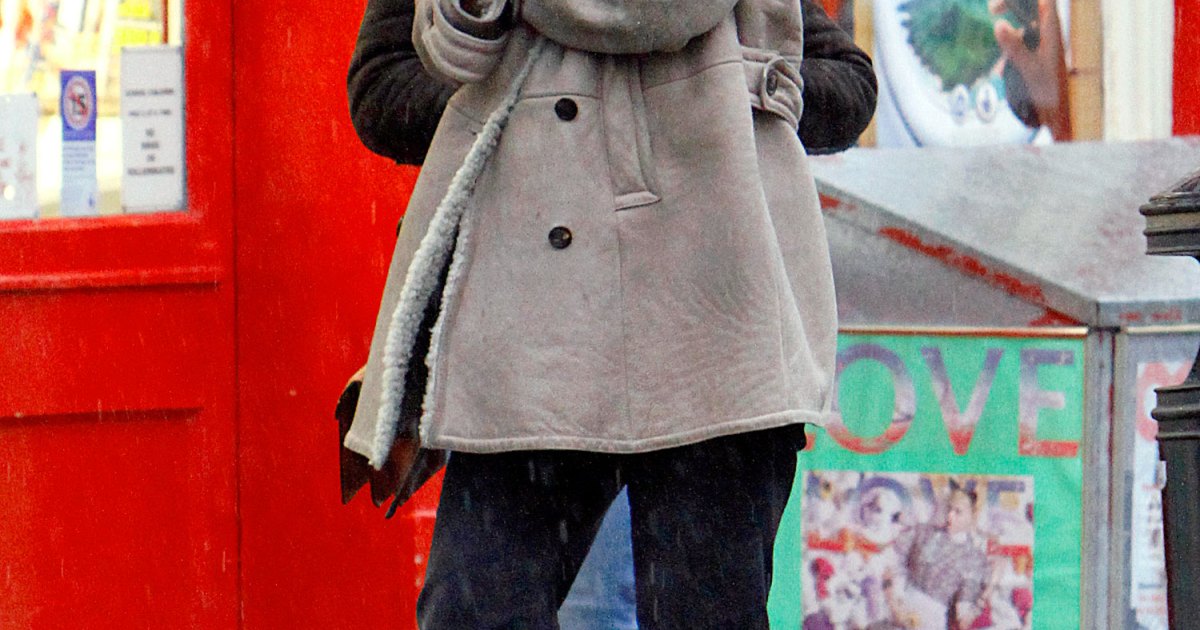 Pregnant Keira Knightley Dons Rainbow Sneakers, Shearling Coat: Photos