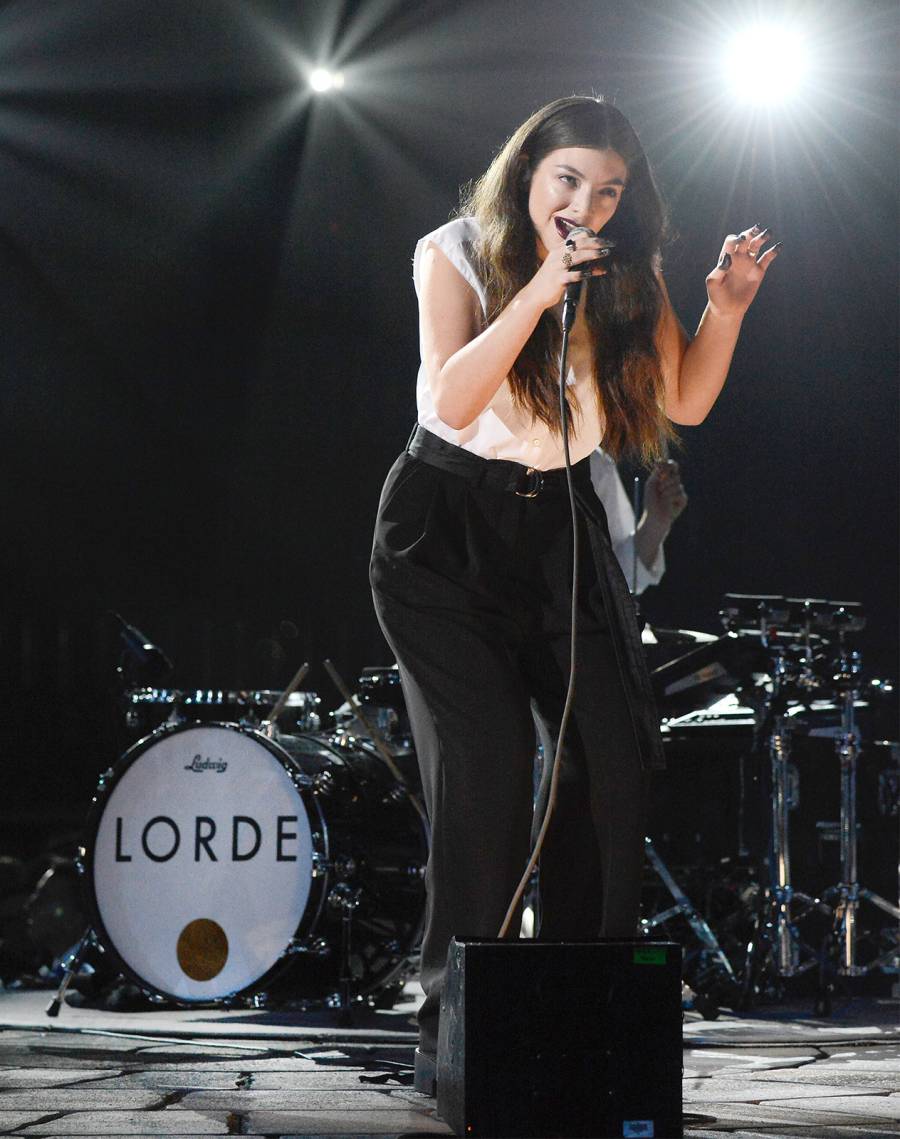 1423192198_lorde zoom