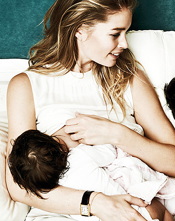 1423252095_doutzen kroes family vogue 350
