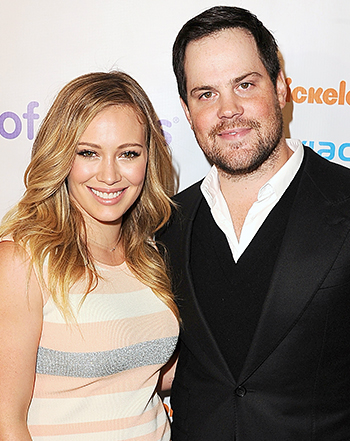 1426875577_hilary duff mike comrie 441