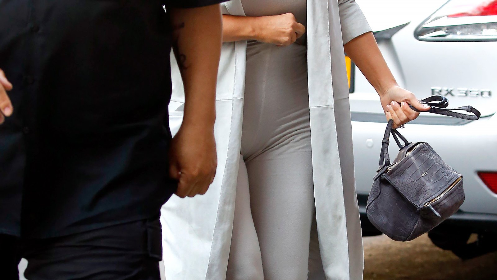 Kim Kardashian arrives at her apartment in NYC on May 30, 2015.