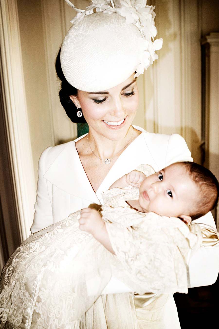 1436459255_kate middleton princess charlotte zoom