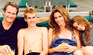 1437575408_rande gerber presley cindy crawford kaia gerber 300