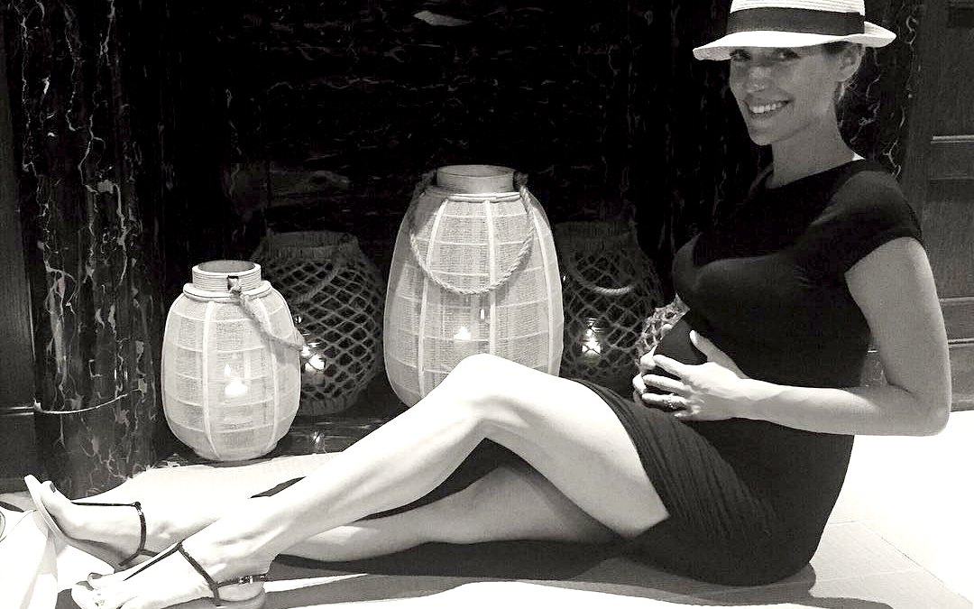 Pregnant Kristin Cavallari shows off her bump on Instagram