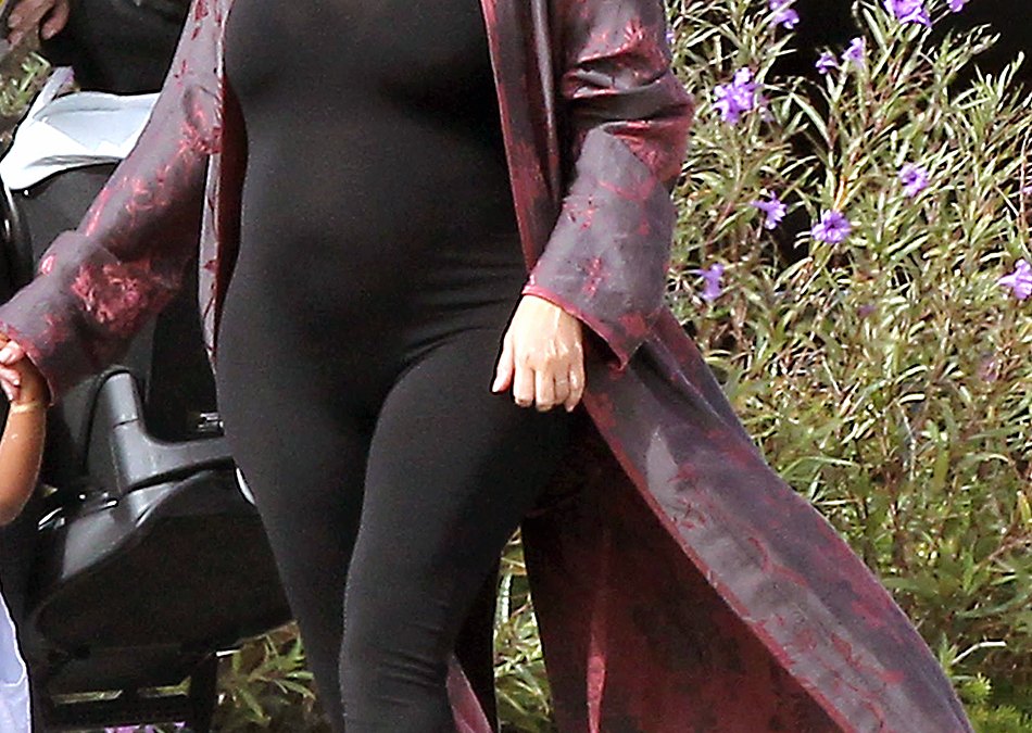 Kim Kardashian leaves St. Barts on August 21, 2015.