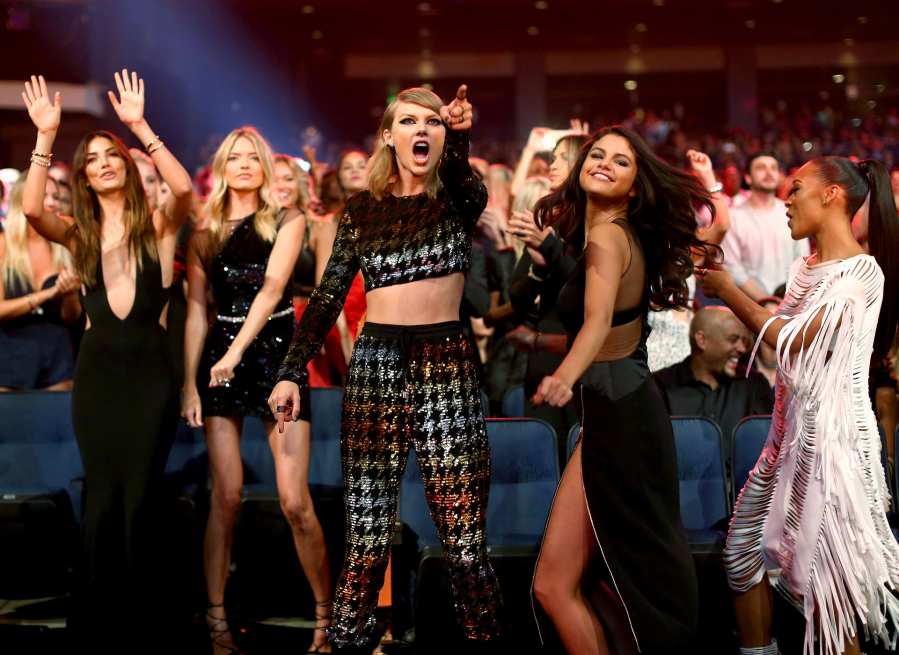 1441032548_taylor swift squad dancing zoom