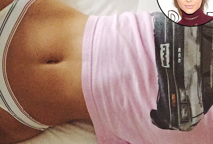 Kendall Jenner Strips Down To Her Underwear For Selfie See The Pic