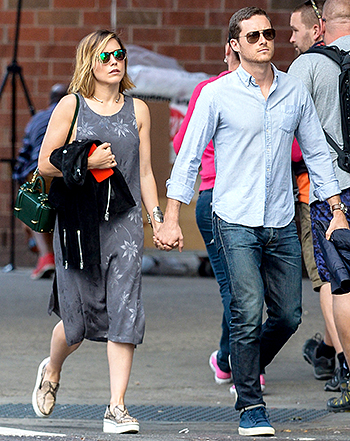 1443635088_jesse lee soffer sophia bush 441